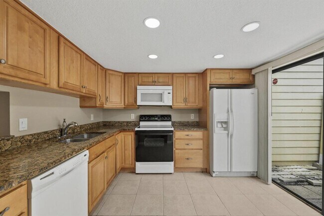 Foto del edificio - 402 Lakewood Ct
