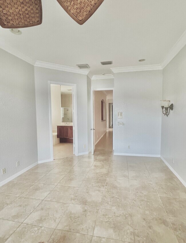 Building Photo - 240 Isle Verde Way
