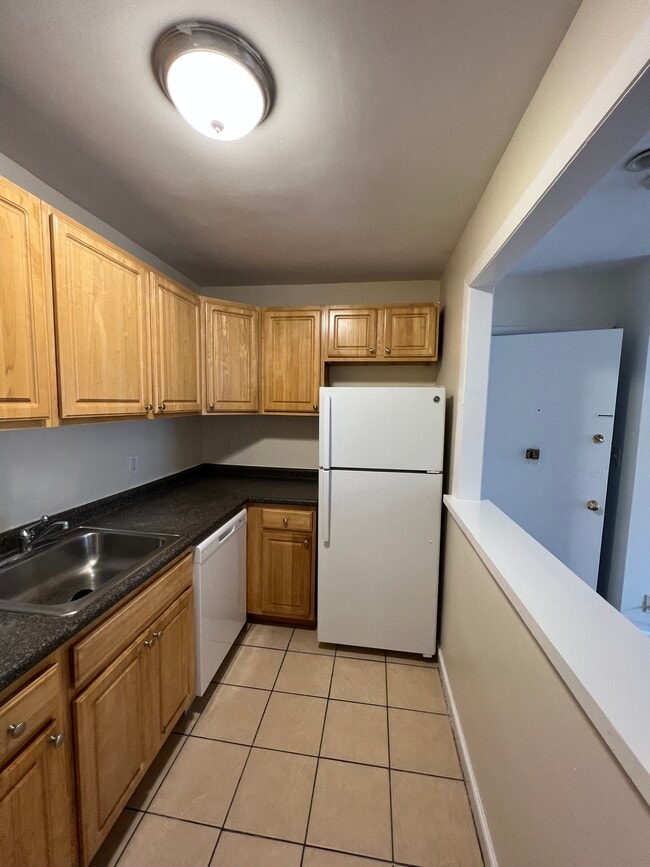 Building Photo - 34 Gardner St