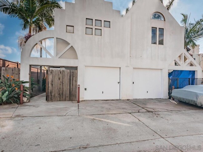 Building Photo - 1054 Opal St