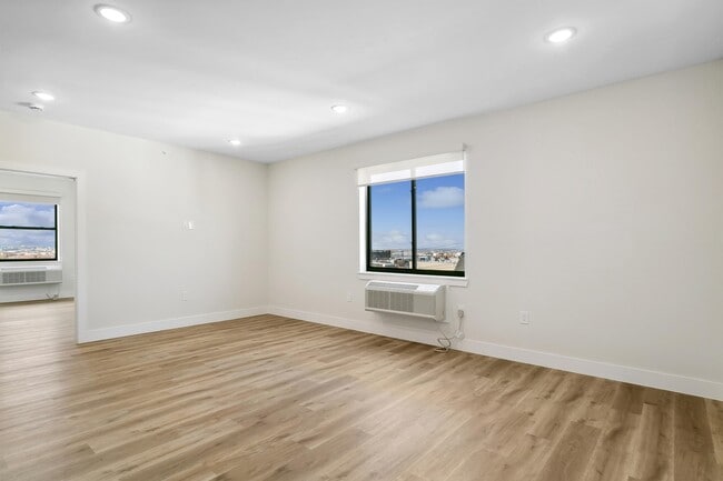 Photo - 582-586-586 66th St Townhome