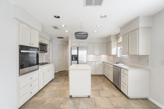 Foto del edificio - 4919 Saddleback Rd