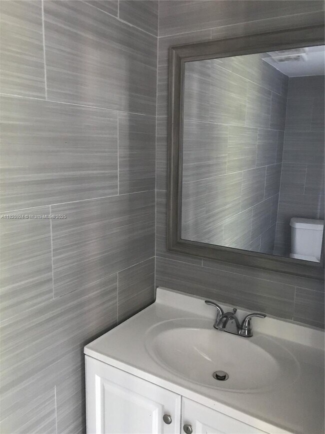 Foto del edificio - 2444 SW 58th Manor