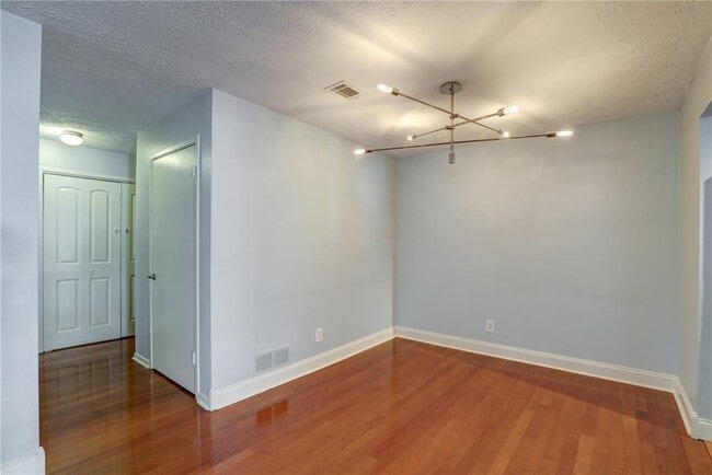 Building Photo - 6818 Glenridge Dr