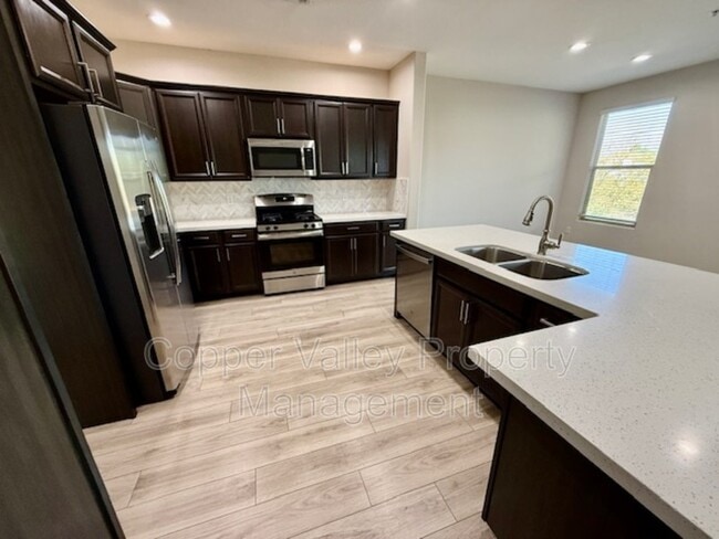 Building Photo - 2425 W Bronco Butte Trl