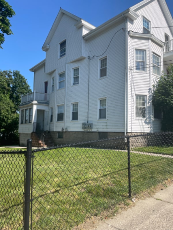 Building Photo - 458 East Ave