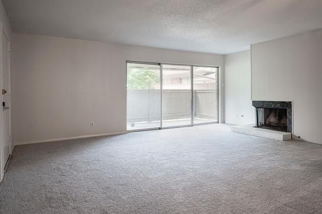Foto del edificio - 7832 Royal Ln
