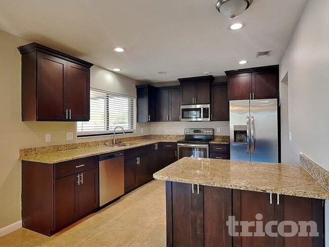 Building Photo - 16511 W Course Dr