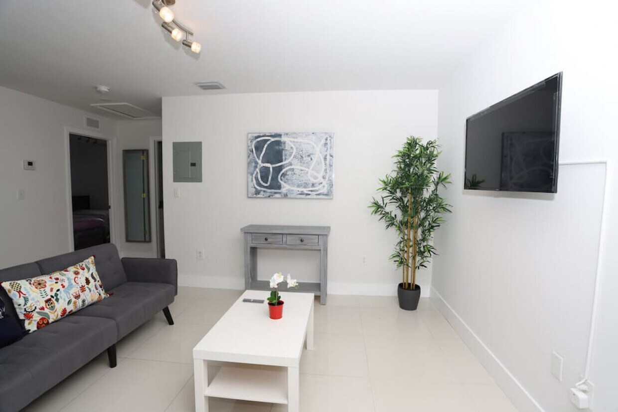 Foto principal - 1375 SW 6th St