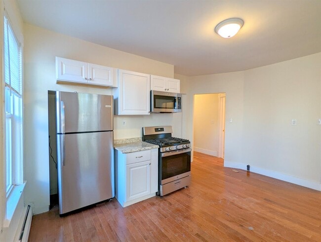 Building Photo - 26 Thorndike St