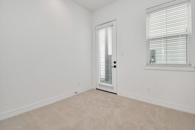 Foto del edificio - 4510 Old Yale St