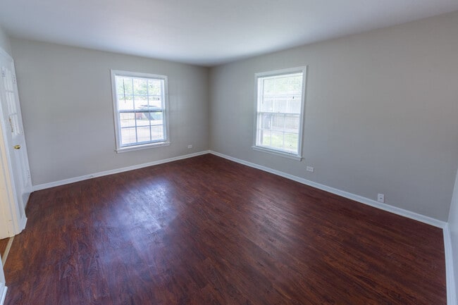 Building Photo - 41 E North Ave