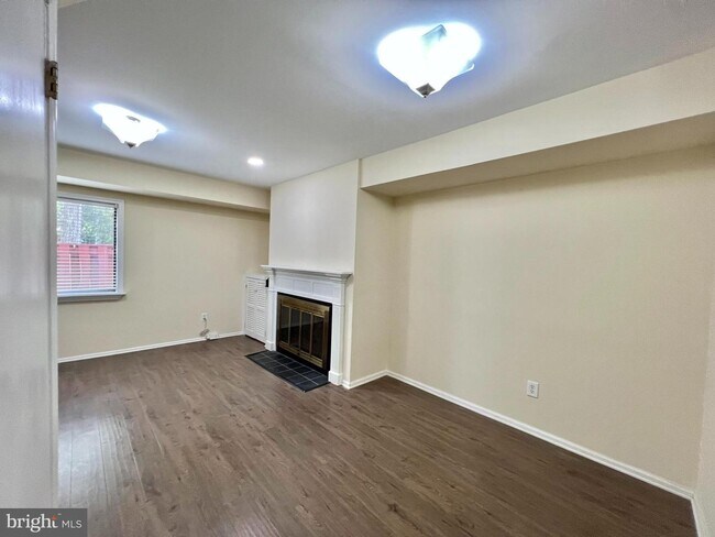 Building Photo - 302 Worthington Dr