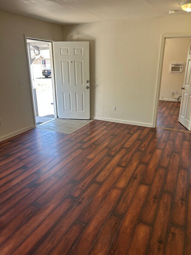 Foto principal - 5722 Lindhurst Ave