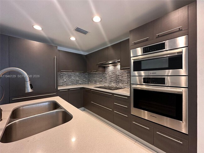 Foto del edificio - 7751 NW 107th Ave