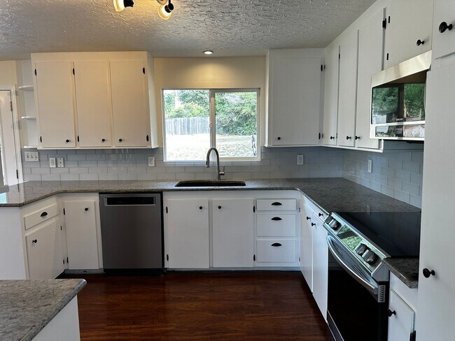 Building Photo - 3Bd/1.5Ba Renton House