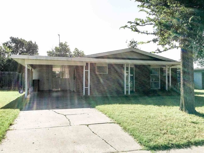 Building Photo - 4609 University Ave