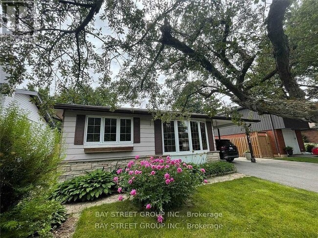 Building Photo - 632 Ardleigh Crescent