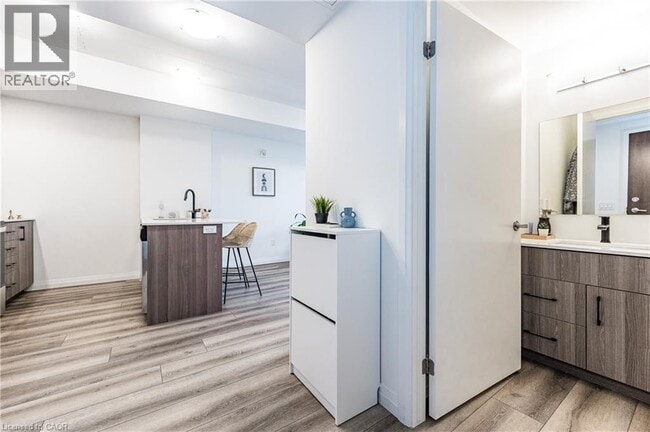 Building Photo - 108 Garment St