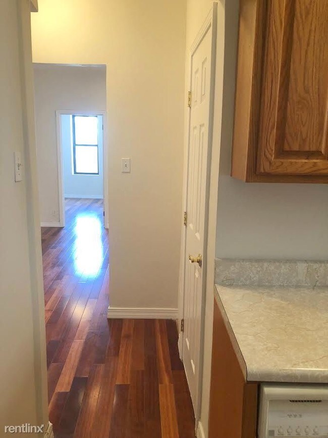 Building Photo - 2 br, 1 bath  - 3529 Crescent St