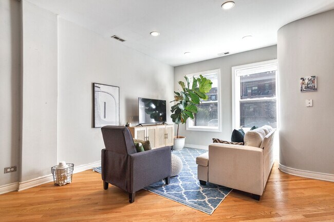 Foto del edificio - 3103 N Oakley Ave