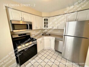 Building Photo - 216 Oneida St