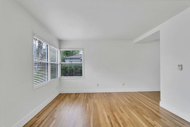 Foto del edificio - Chalcedony St Triplex 810-812