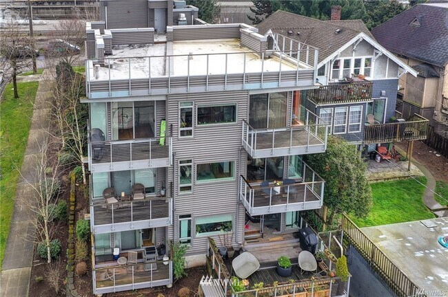 Balcones - 2731 Boylston Ave E