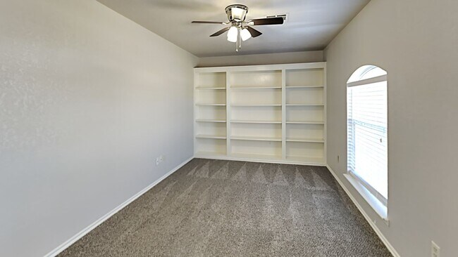 Foto del edificio - Very Nice 3 Bedroom 2 Bath Home w/ Large o...