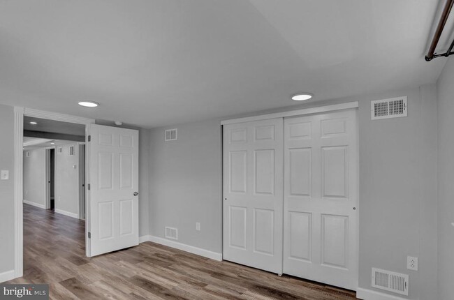 Foto del edificio - 933 N Hanover St