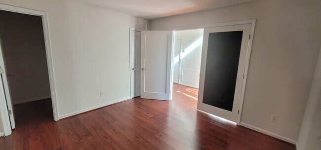 Foto del edificio - 4331 Ash Tree St