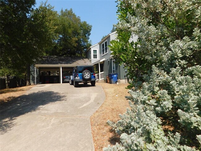 Building Photo - 8002 Hood Cir