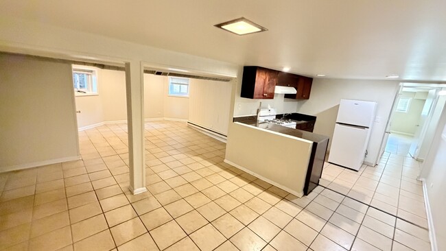Building Photo - 5706 N Maplewood Ave