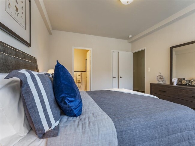 Building Photo - The Broadview Apartments