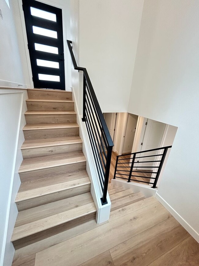 Building Photo - 8024
