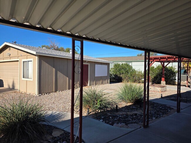 Foto del edificio - STUNNING PROPERTY-3 bedroom/2 bath Manufacture home in Central Bullhead City