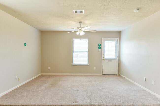 Foto del edificio - 13118 Kingston Point Ln