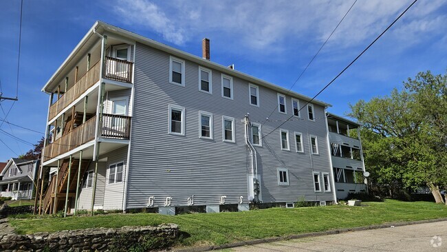 8 Robinson St unit 3 - 8 Robinson St