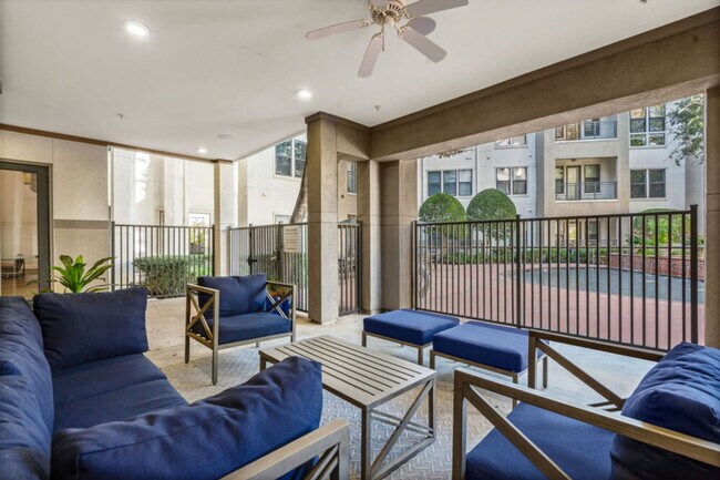 Foto del edificio - 800 Lake Carolyn Pkwy