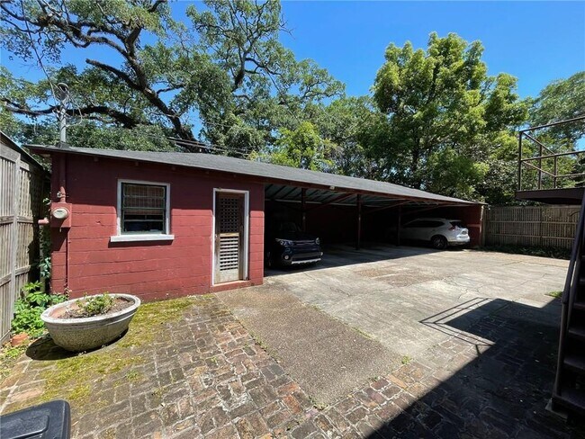 Building Photo - 7 S Monterey St