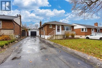 Building Photo - 10 Fernwood Crescent