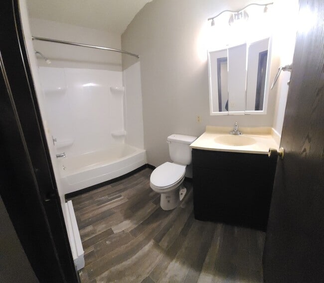 Building Photo - 207 9th Ave