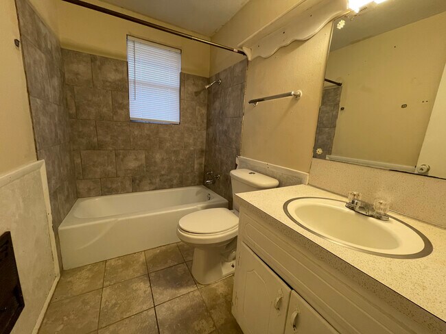 Foto del edificio - 6308 NW 38th St