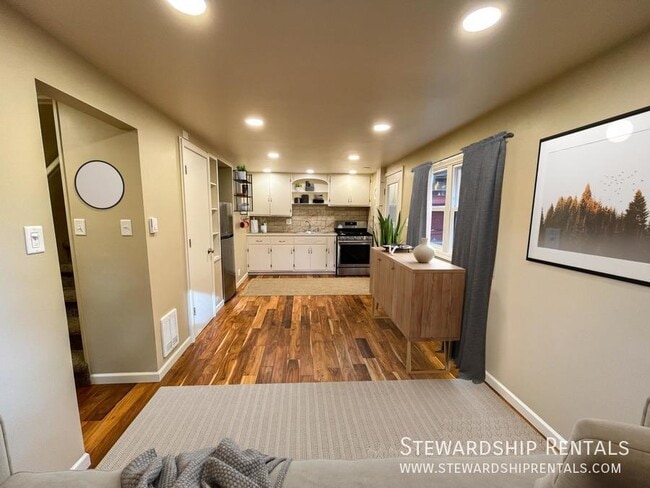 Photo - 754 W 12th Ave Apartment