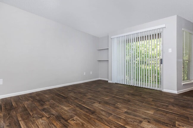 Building Photo - 9TWO5