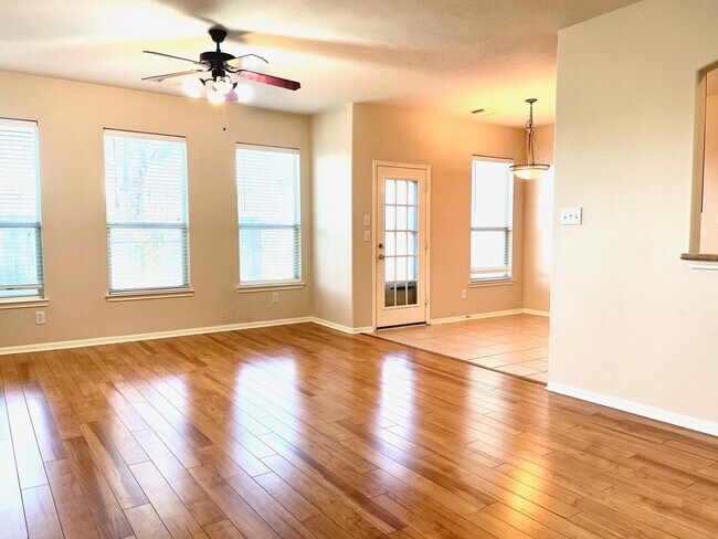 Foto del edificio - 14555 Gleaming Rose Dr