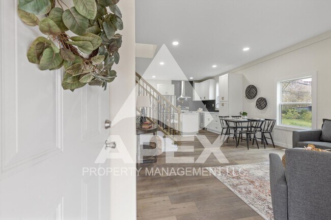 Foto del edificio - Stunning 4 Bd -3 Ba Single Family Home in ...