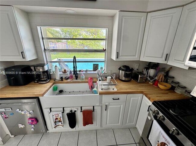 Foto del edificio - 9955 SW 214th St