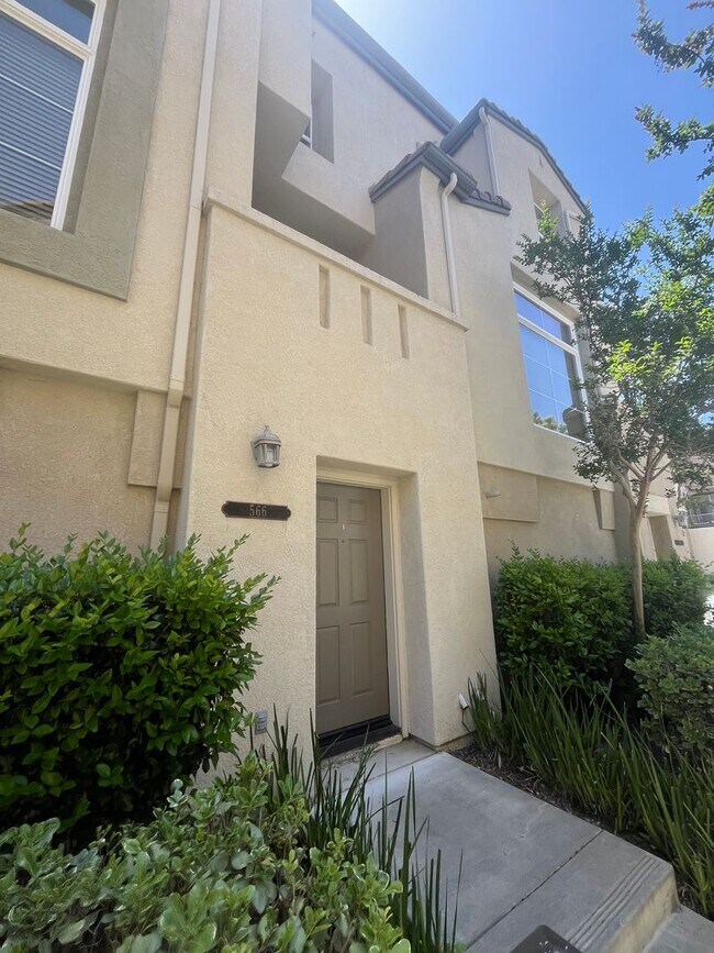 Foto del edificio - San Marcos Gated Coronado Ranch 2 Bed 2.5 Bath Townhome for Rent
