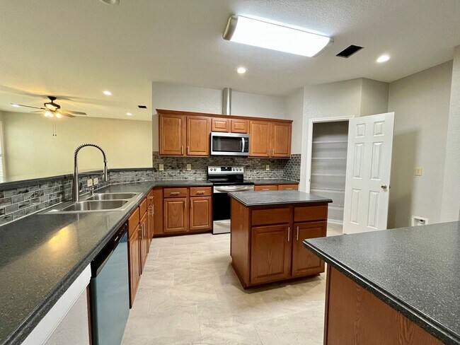 Building Photo - 3 Bedroom/2 Bath Winnbrook Subdivision